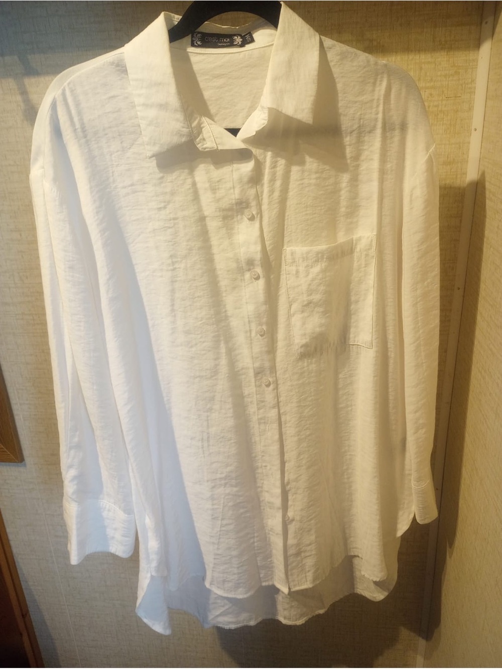 Relaxed White Button-Up Pocket Blouse — Lightweight Everyday Shirt - Picture 2 of 8